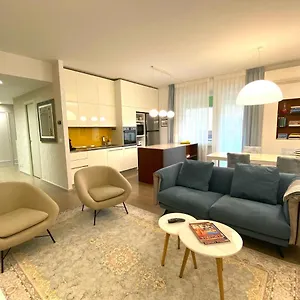Incantevole Con Posto Auto Riservato-clic House Apartment Sanremo